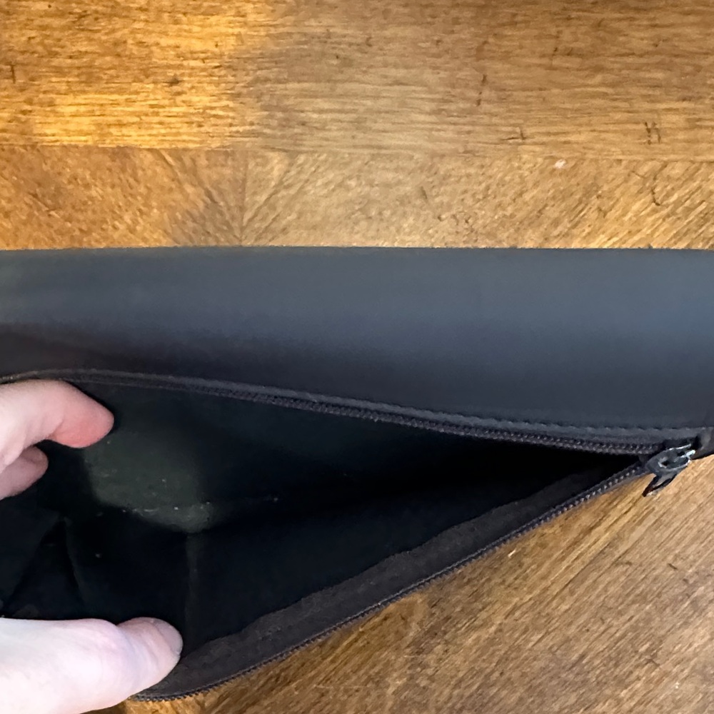 Ami Black Women’s Trifold Wallet - Picture 3 of 11